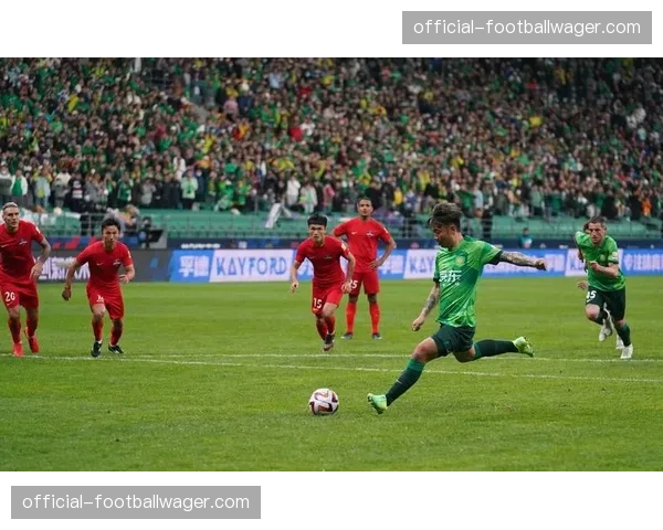 知名教练现身工体看台，引发其可能接手某队的猜测