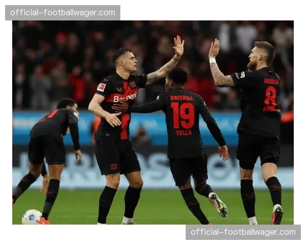 勒沃库森3-1逆转法兰克福，阿隆索半场变阵三中卫成取胜关键