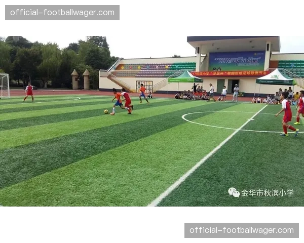 晋城爱物学校棒垒球班级联赛：34个班级62场比赛的全员参与